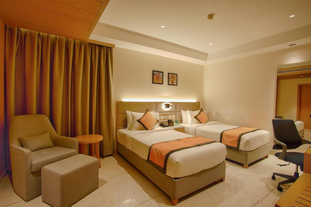 Sunhill Portico Hotell Siliguri Exteriör bild