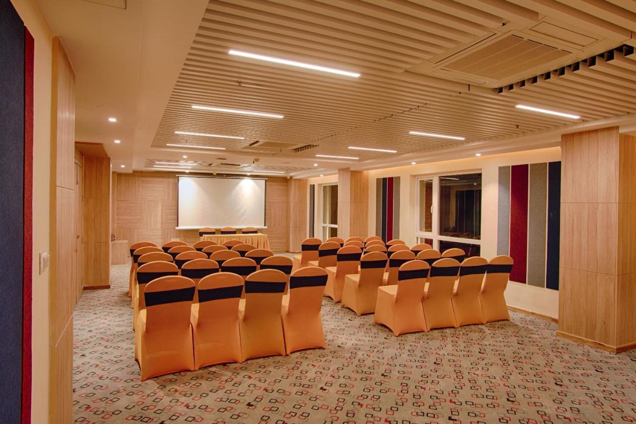 Sunhill Portico Hotell Siliguri Exteriör bild