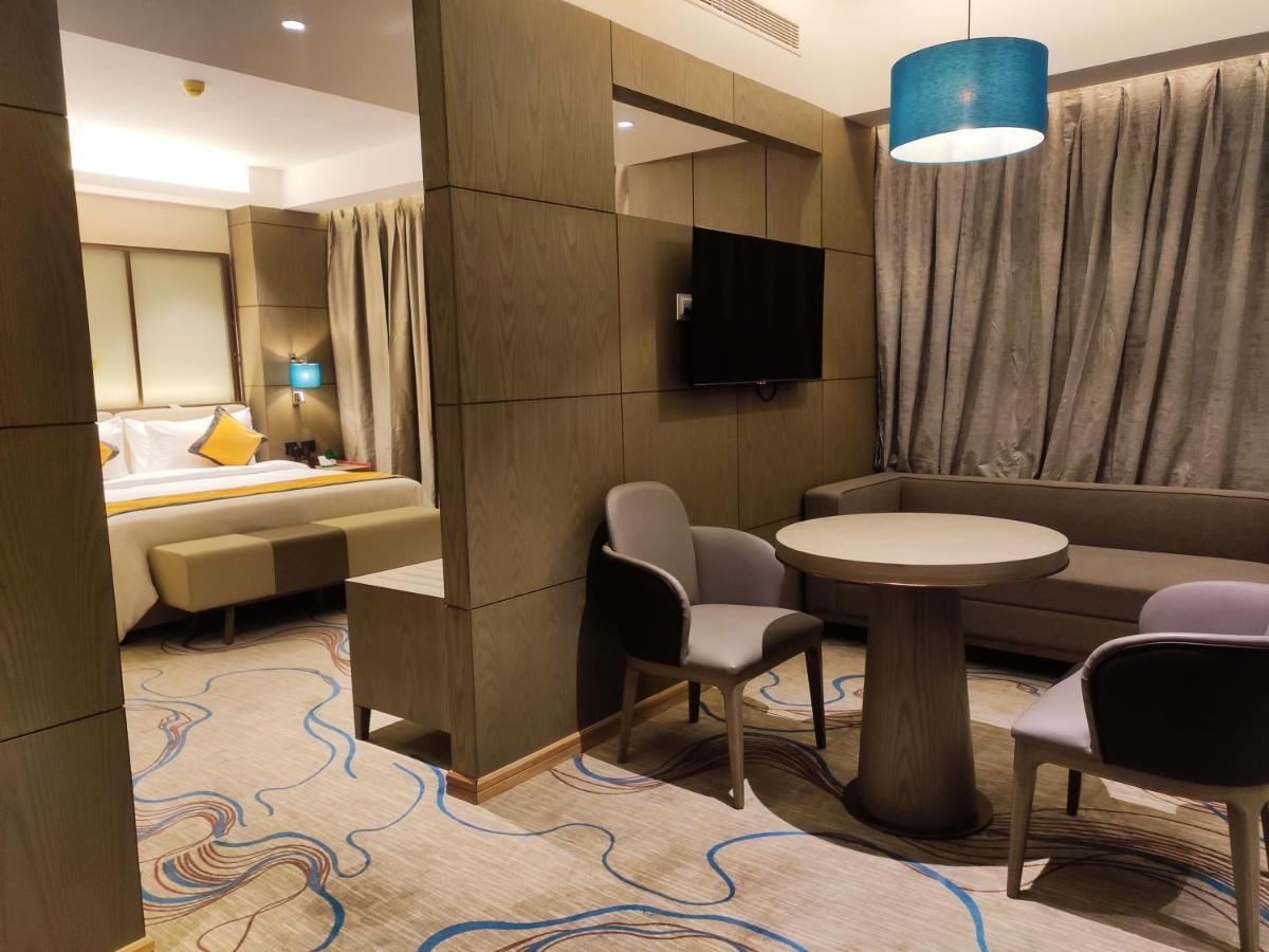 Sunhill Portico Hotell Siliguri Exteriör bild